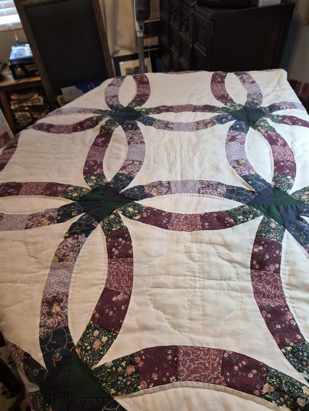 Double Wedding Ring Quilt - Cream, Burgundy & Green